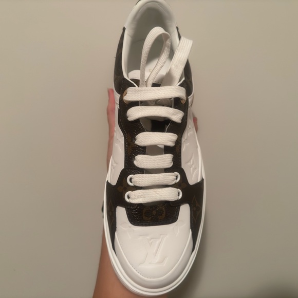 LOUIS VUITTON Time Out Sneaker White - Size 8 ** WORN ONCE - Picture 5 of 8